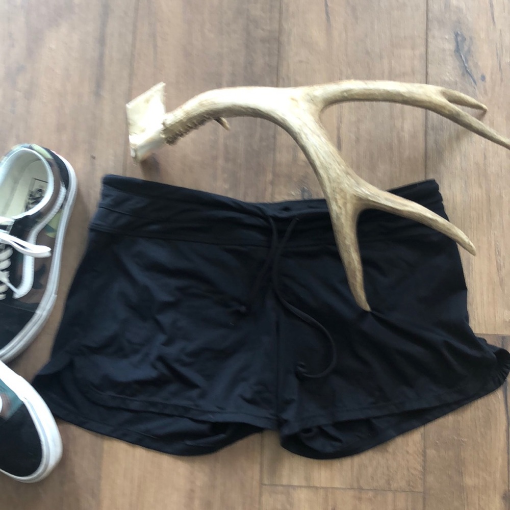 Athleta athletic draw string shorts with pockets